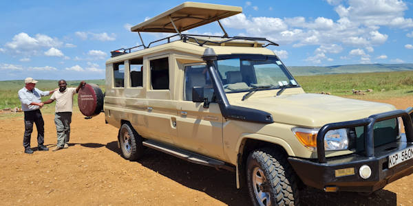Kenia | Familie reizen | Luxe reizen | Prive safari reizen |  Masai Mara samen Leonard onze gids op de safari rondreis door Kenia - januari 2023 | Safarika